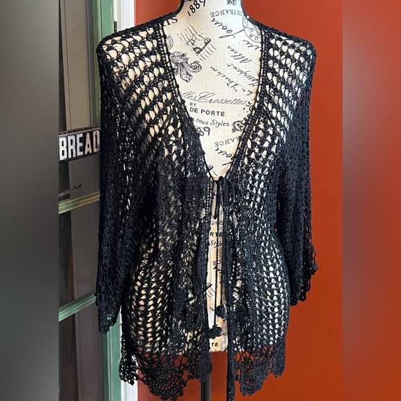 Vintage Bettie Page Black Crochet Shrug Cardigan 🖤 - Picture 2 of 14